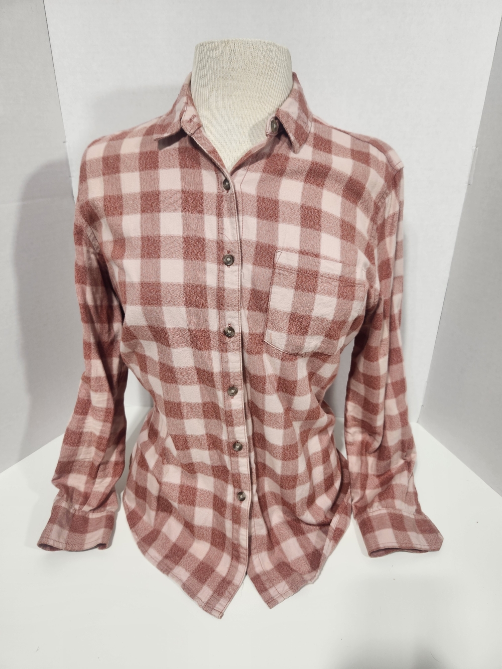 Universal Thread Women's Mauve and Cream Plaid Button-Down Shirt